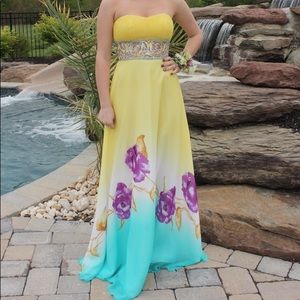 Faviana Couture Prom Gown - size 2, strapless